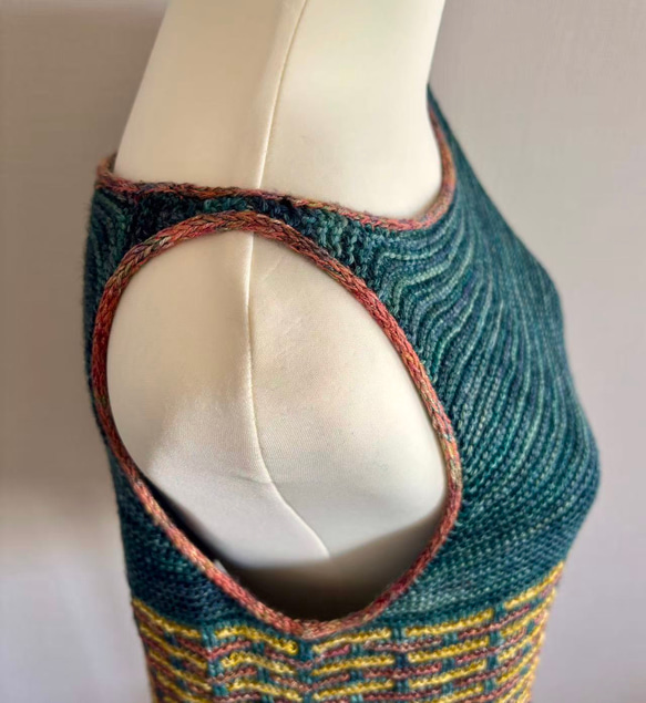 手編み ノースリーブセーター ウール&アルパカ毛糸使用(グリーン) 5枚目の画像