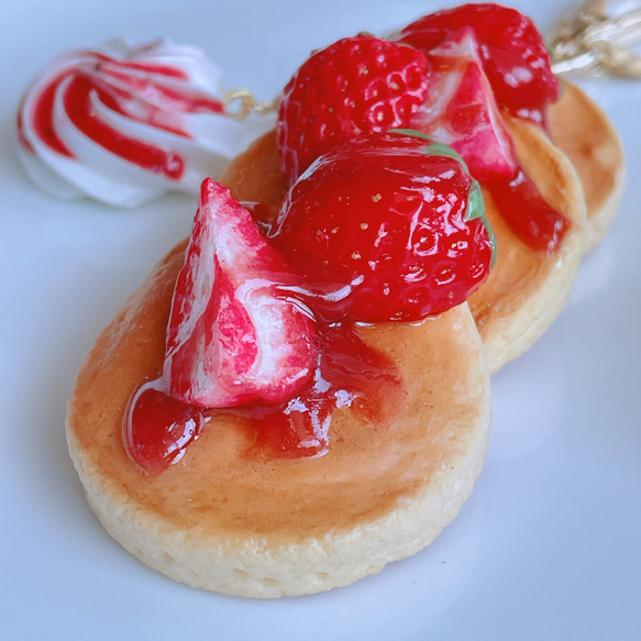 専用です　パンケーキ　フェイクスイーツ　長期保存可能 苺のパンケーキ（キーホルダー）フェイクスイーツ キーホルダー O-Hana