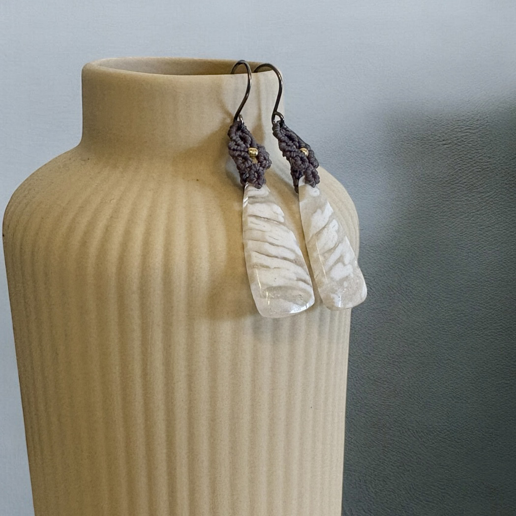 マクラメピアス｜ホワイトチューブアゲート　(P-WTG-01)