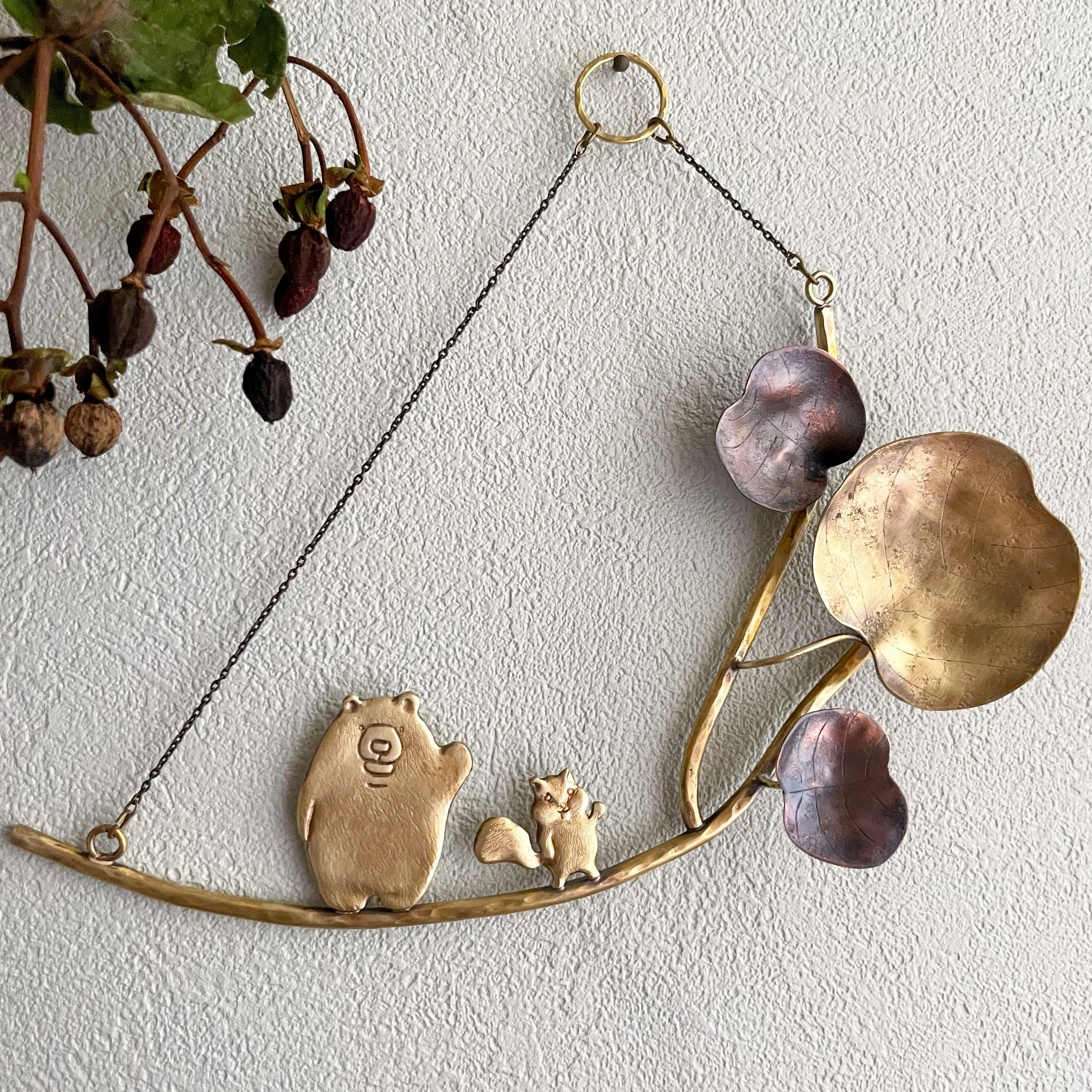 「枝の上からおーい」壁掛け飾り　真鍮