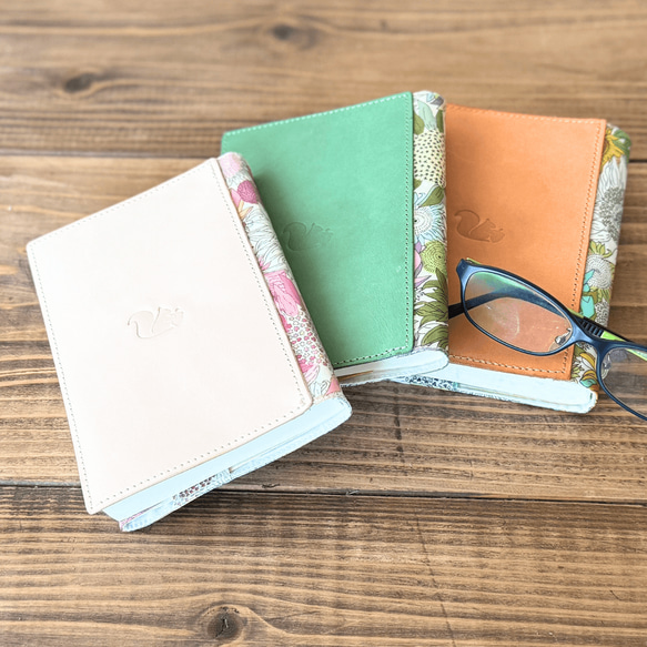 ブックカバー おしゃれ かわいい フリーサイズ 手帳カバー 革 文庫本