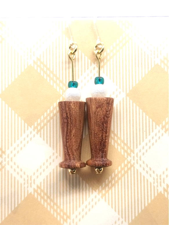 ブビンガのソーダフロート風ピアス 1枚目の画像