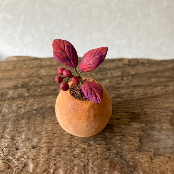 9803.bud 粘土の鉢植え 紅葉 3枚目の画像