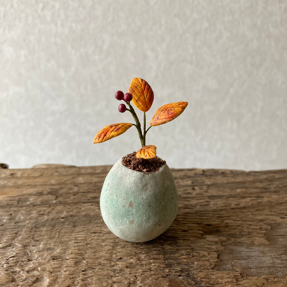 9805.bud 粘土の鉢植え 紅葉 1枚目の画像