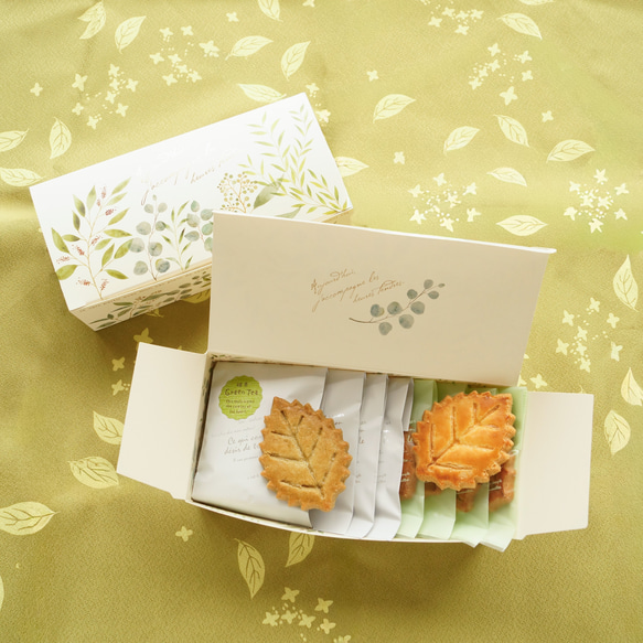 「抹茶サブレ＆葉っぱサブレ（S）」期間限定デザインボックスお祝い、お礼に。当店１番人気のサブレです。 2枚目の画像