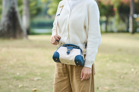 「帆布×革の組み合わせ」大人気！フラットタイプのがま口バッグ 手作りのショルダーバッグ　2WAY 中型鞄 12枚目の画像