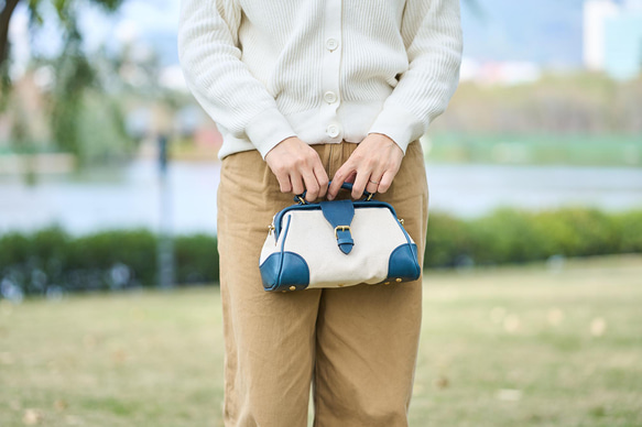 「帆布×革の組み合わせ」大人気！フラットタイプのがま口バッグ 手作りのショルダーバッグ　2WAY 中型鞄 11枚目の画像