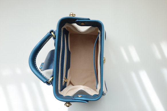 「帆布×革の組み合わせ」大人気！フラットタイプのがま口バッグ 手作りのショルダーバッグ　2WAY 中型鞄 17枚目の画像