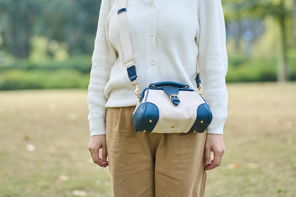 「帆布×革の組み合わせ」大人気！フラットタイプのがま口バッグ 手作りのショルダーバッグ　2WAY 中型鞄 13枚目の画像