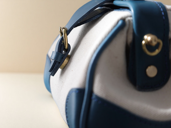 「帆布×革の組み合わせ」大人気！フラットタイプのがま口バッグ 手作りのショルダーバッグ　2WAY 中型鞄 9枚目の画像