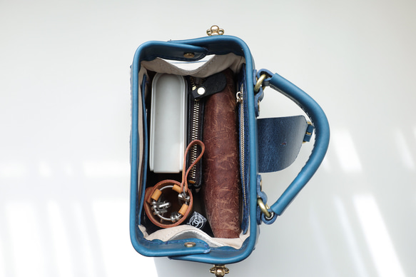 「帆布×革の組み合わせ」大人気！フラットタイプのがま口バッグ 手作りのショルダーバッグ　2WAY 中型鞄 16枚目の画像