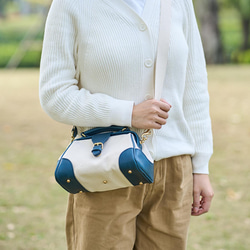 「帆布×革の組み合わせ」大人気！フラットタイプのがま口バッグ 手作りのショルダーバッグ　2WAY 中型鞄 14枚目の画像