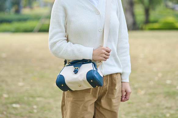 「帆布×革の組み合わせ」大人気！フラットタイプのがま口バッグ 手作りのショルダーバッグ　2WAY 中型鞄 14枚目の画像