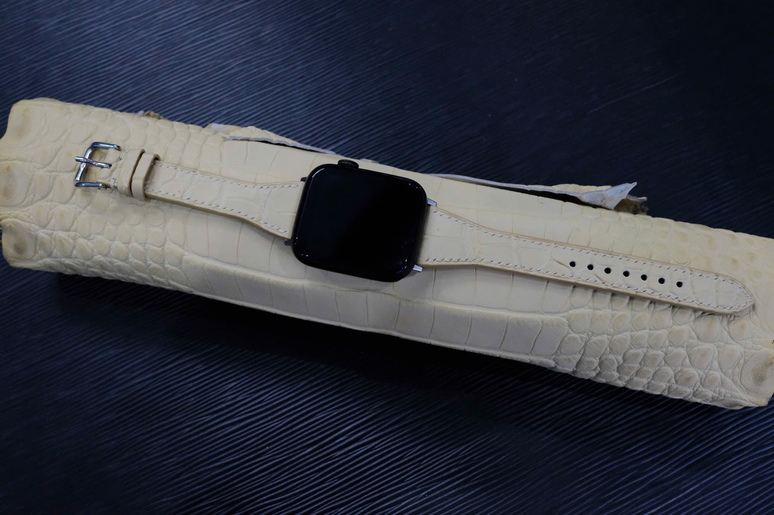 革使用アップルウォッチ時計ベルト　高級ワニ革時計バンド