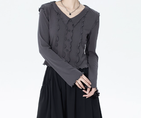 グレー長袖ニットvネックトップス