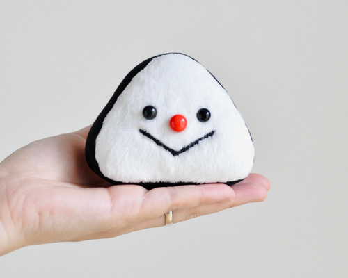 フワフワおにぎりくん（梅） ぬいぐるみ YURUMY（ゆるみー） 通販