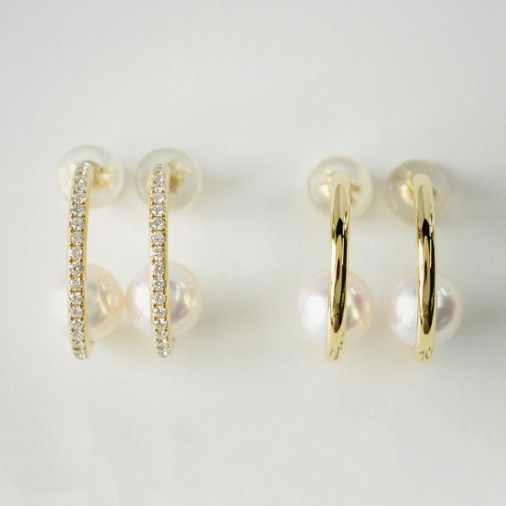 ルミナ7.5-8mmの日本製天然アコヤ真珠ハーフフープピアス（18Kゴールド）。クラシックなデザインで、上品でエレガント。デート