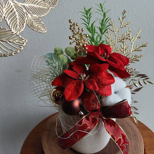赤ポインセチアとコットンフラワーの王道クリスマスアレンジメント