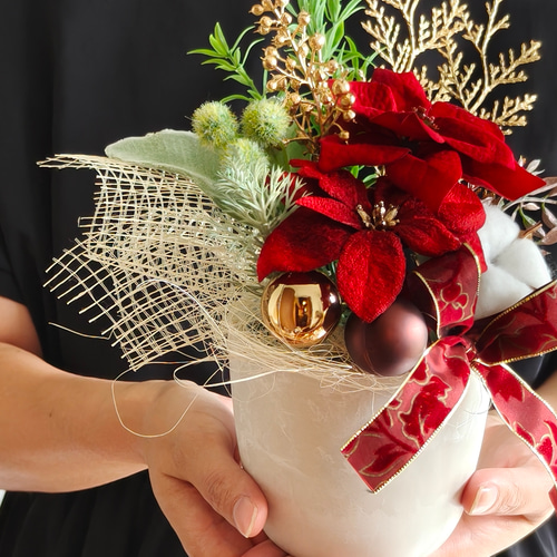 赤ポインセチアとコットンフラワーの王道クリスマスアレンジメント