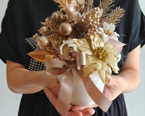 ゴールドポインセチアのクリスマスアレンジメント 大人クリスマス2025