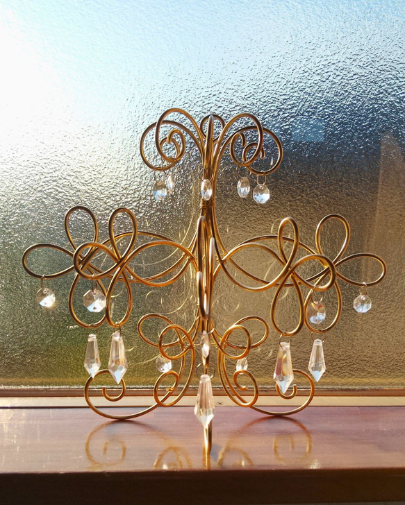 クリスマスを彩る ✨ ワイヤーの置き型シャンデリア＊一年中楽しめるインテリア　　ワイヤークラフト 2枚目の画像