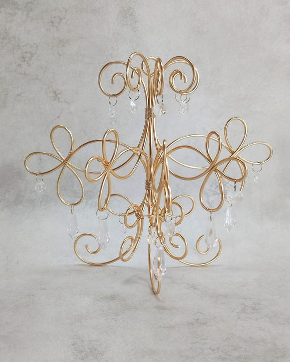 クリスマスを彩る ✨ ワイヤーの置き型シャンデリア＊一年中楽しめるインテリア　　ワイヤークラフト 1枚目の画像