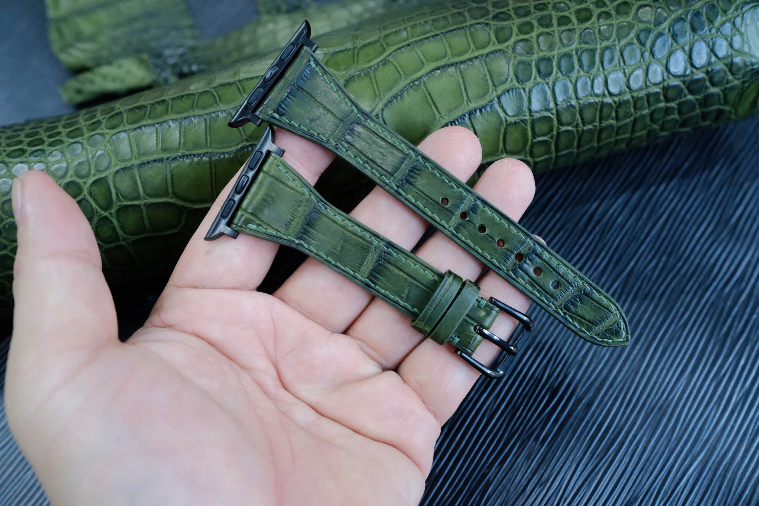 革使用アップルウォッチ時計ベルト　高級ワニ革時計バンド