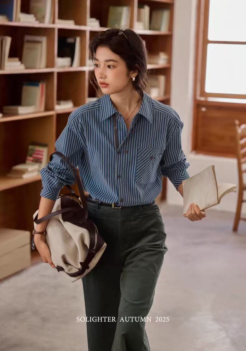 レトロ感溢れ　ストライプシャツ  長袖シャツ　二色