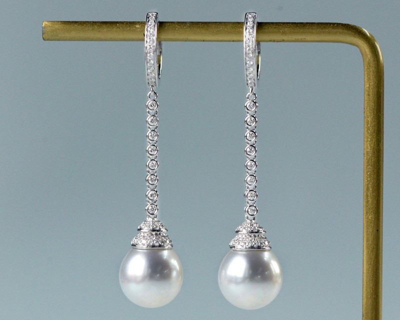 【ルミナ】9-10mm 天然南洋オーストラリア産ホワイトティアドロップパールイヤリング、18Kホワイトゴールド、ダイヤモンド付き