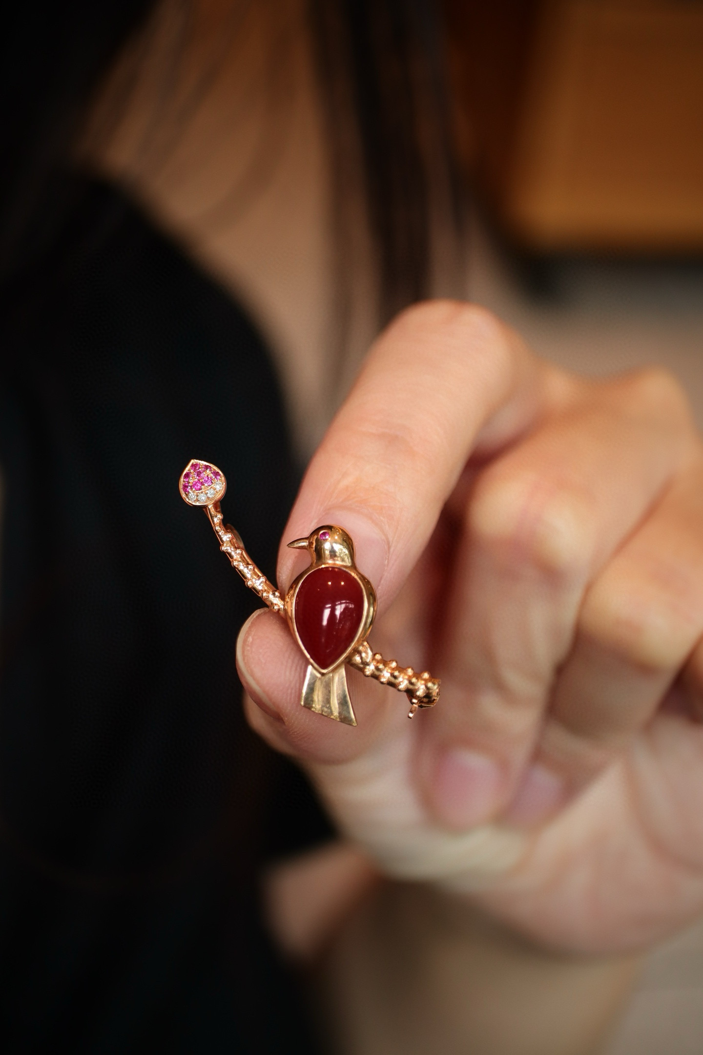 「鳥」 K18ピンクゴールド　天然血赤サンゴ 珊瑚 天然ダイヤモンド　情熱　3月誕生石　2way ブローチ　ペンダント