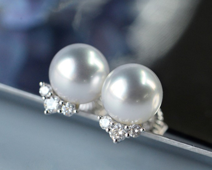 【ルミナ】9～10mm 天然南洋オーストラリア産ホワイトパールスタッドピアス 18Kホワイトゴールドにダイヤモンドをあしらった、