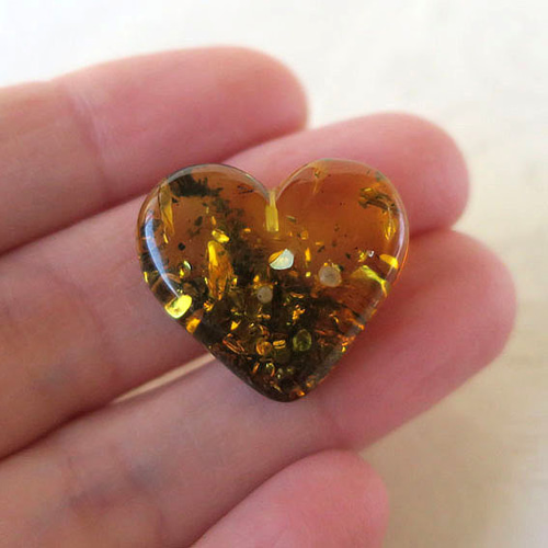 アンバー（琥珀）ハート型 カラーチェンジ テラコッタ 19mm ルース