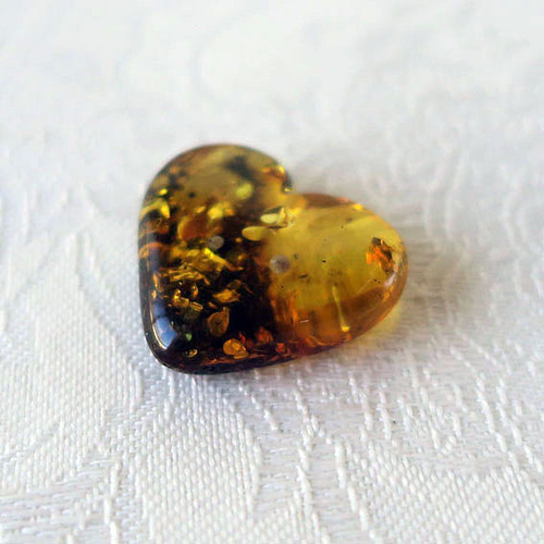 アンバー(琥珀)パウダー　ぱん アンバー（琥珀）ハート型 カラーチェンジ テラコッタ 19mm ルース