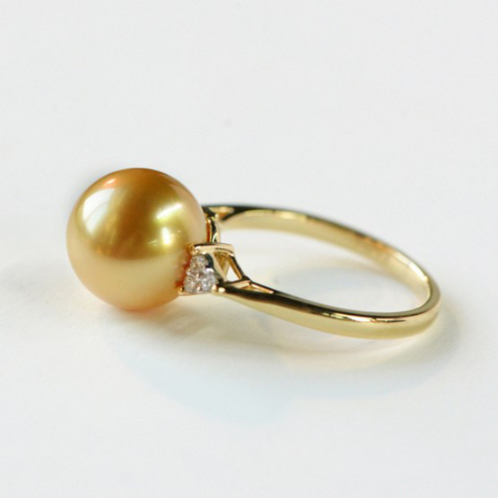 【ルミナ】10～11mm天然南洋ゴールデンパールリング、18Kゴールド、ダイヤモンド付き。洗練されたエレガントなデザインで、パー
