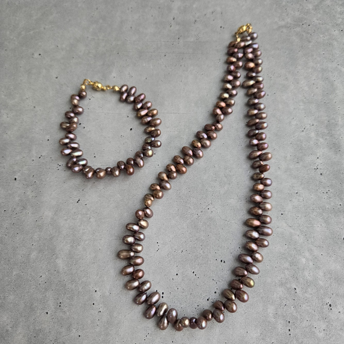 【秋物新作】ラベンダーグレーのオリーブリーフネックレス