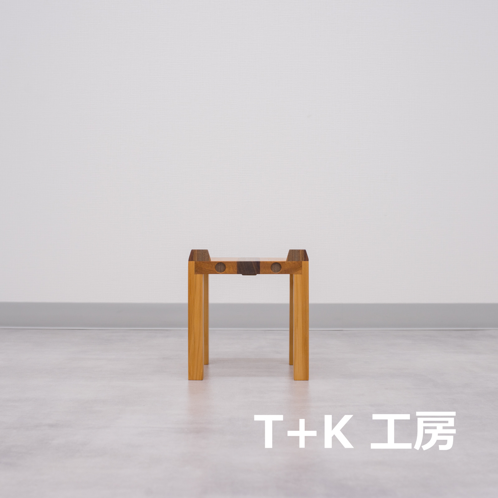 送料無料♪　『置いておくだけで癒される、スツール犬』　スツール犬17(天然木 無垢材)