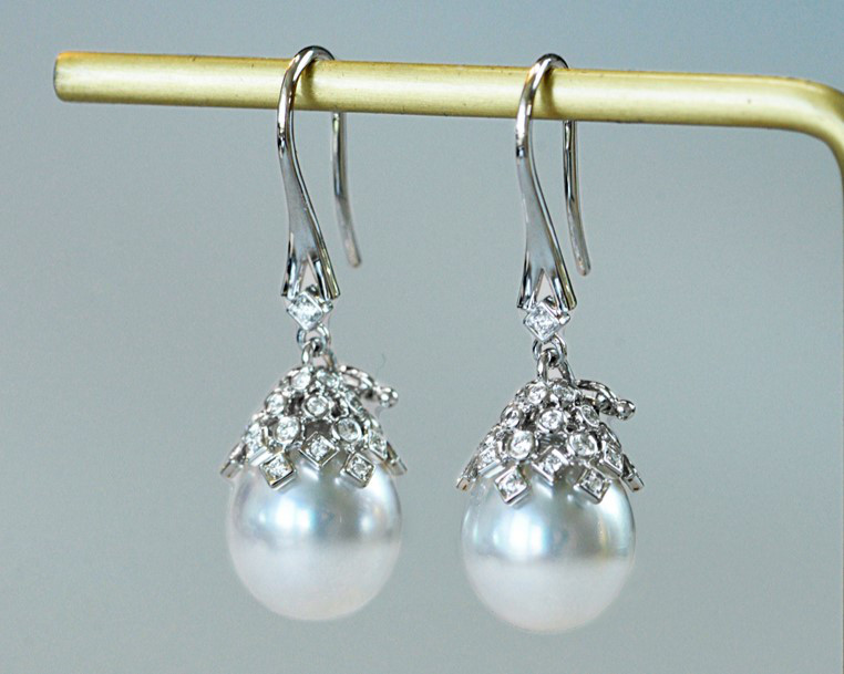 【ルミナ】10-11mm 天然南洋オーストラリア産ホワイトティアドロップパールピアス 18Kゴールド ダイヤモンド付き 合華シリ