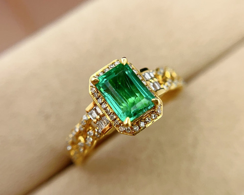 豪華」K18 天然エメラルド 春 並び無い 高貴 5月誕生石 夫婦愛 安定