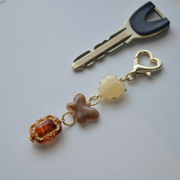 レトロかわいいストラップ　ハート×べっ甲×ちょうちょ　鍵やスマホのワンポイント。バッグの中で目印に！ 4枚目の画像