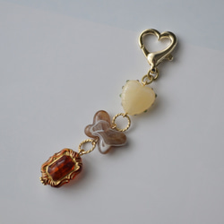 レトロかわいいストラップ　ハート×べっ甲×ちょうちょ　鍵やスマホのワンポイント。バッグの中で目印に！ 2枚目の画像