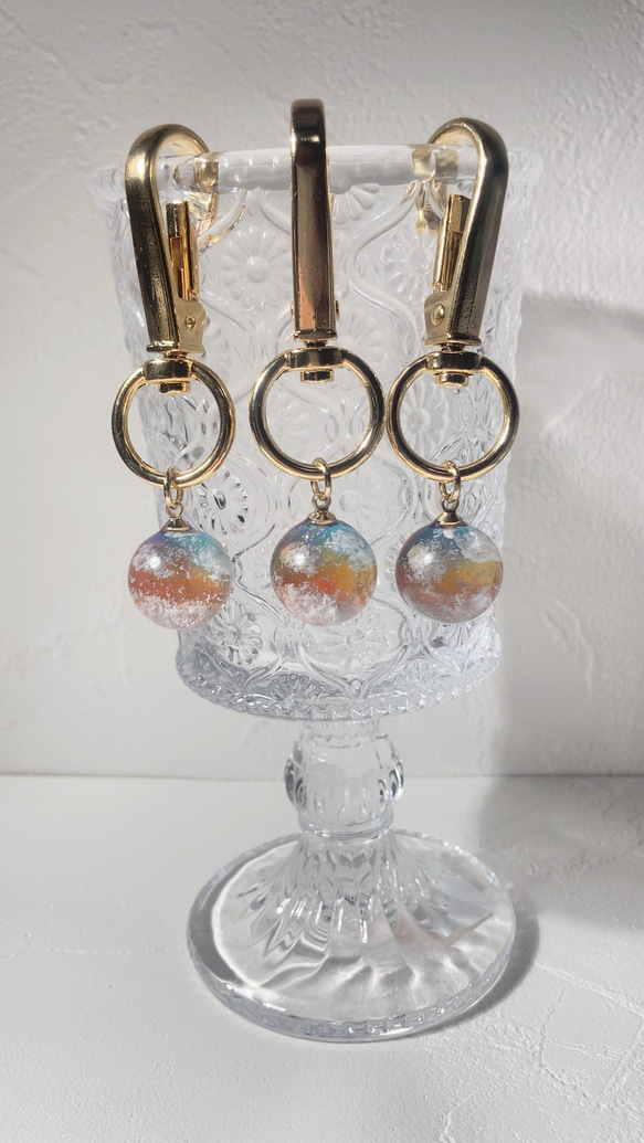 受注生産】一粒夕焼け雲レジンの空玉キーホルダー(2cm)｜赤・オレンジ