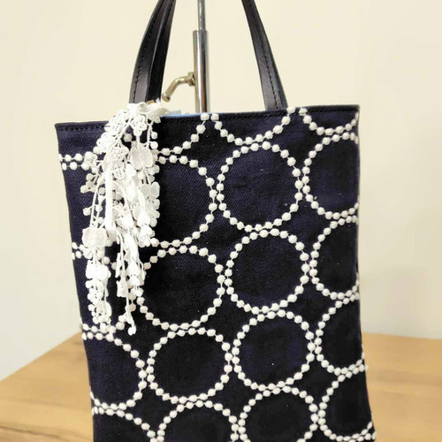 ミナペルホネン　タンバリンネイビートートバッグ　ハンドメイド 雫トートバッグ【tanborin/navy】タンバリン・ネイビーmina perhonen