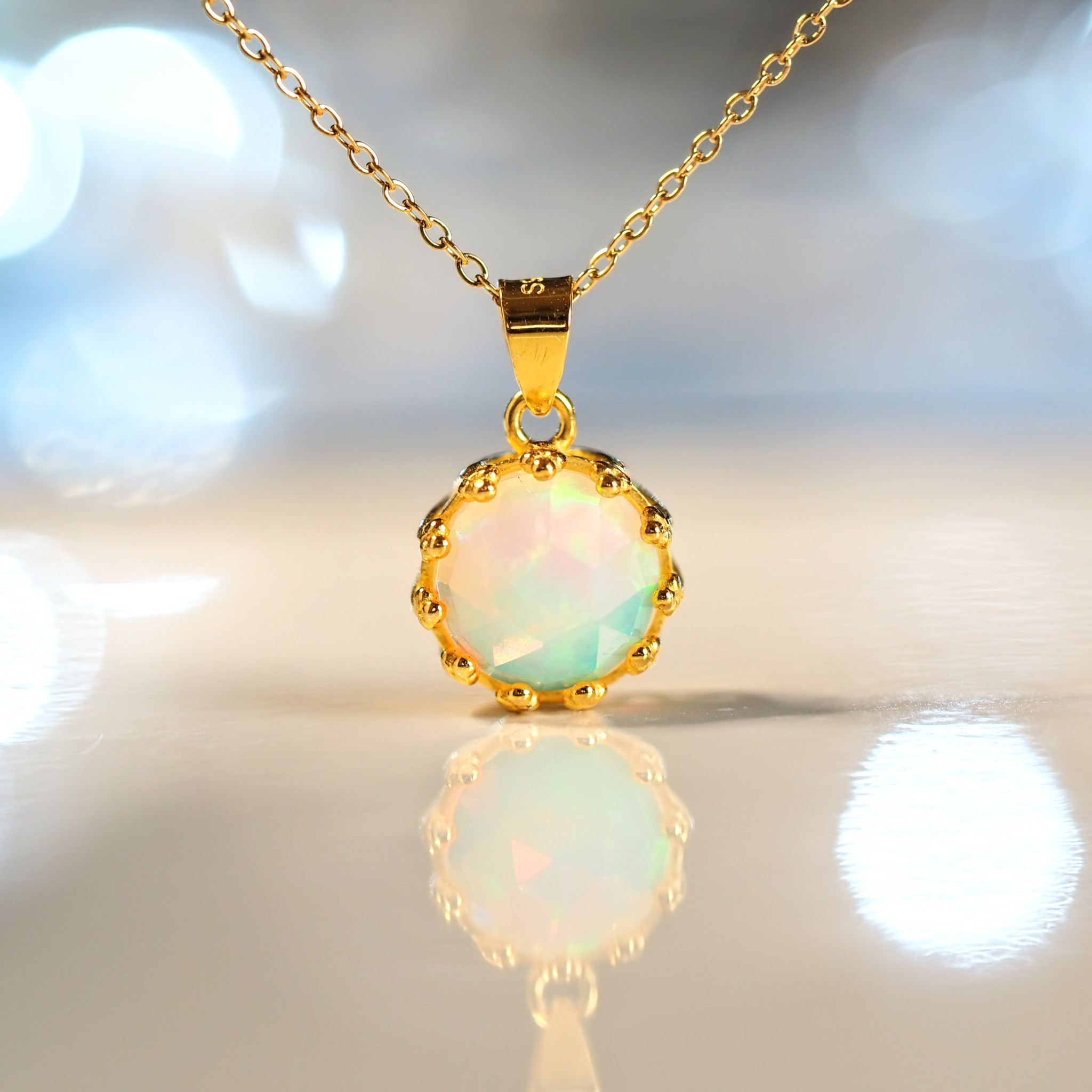 《エチオピア産オパールのクラウンネックレス》