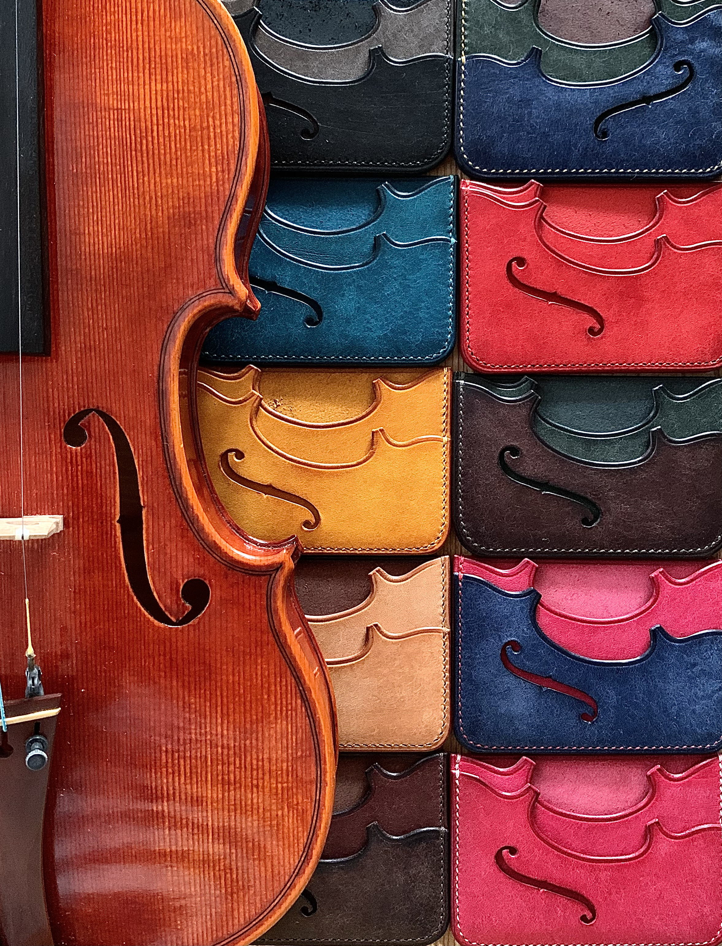 手縫いで創った革のパスケース 『Voxnoctis - Topolino 599』