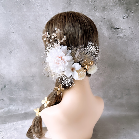 煌めきダリアとゴールドの髪飾り　結婚式　成人式　花嫁　和装　振袖　卒業式　白無垢　色打掛　前撮り　花嫁　　白　編み下ろし 4枚目の画像