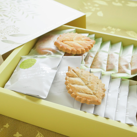 「抹茶サブレ＆葉っぱサブレ（M)」期間限定デザインボックス　お祝い、お礼に。当店１番人気のサブレです。 3枚目の画像