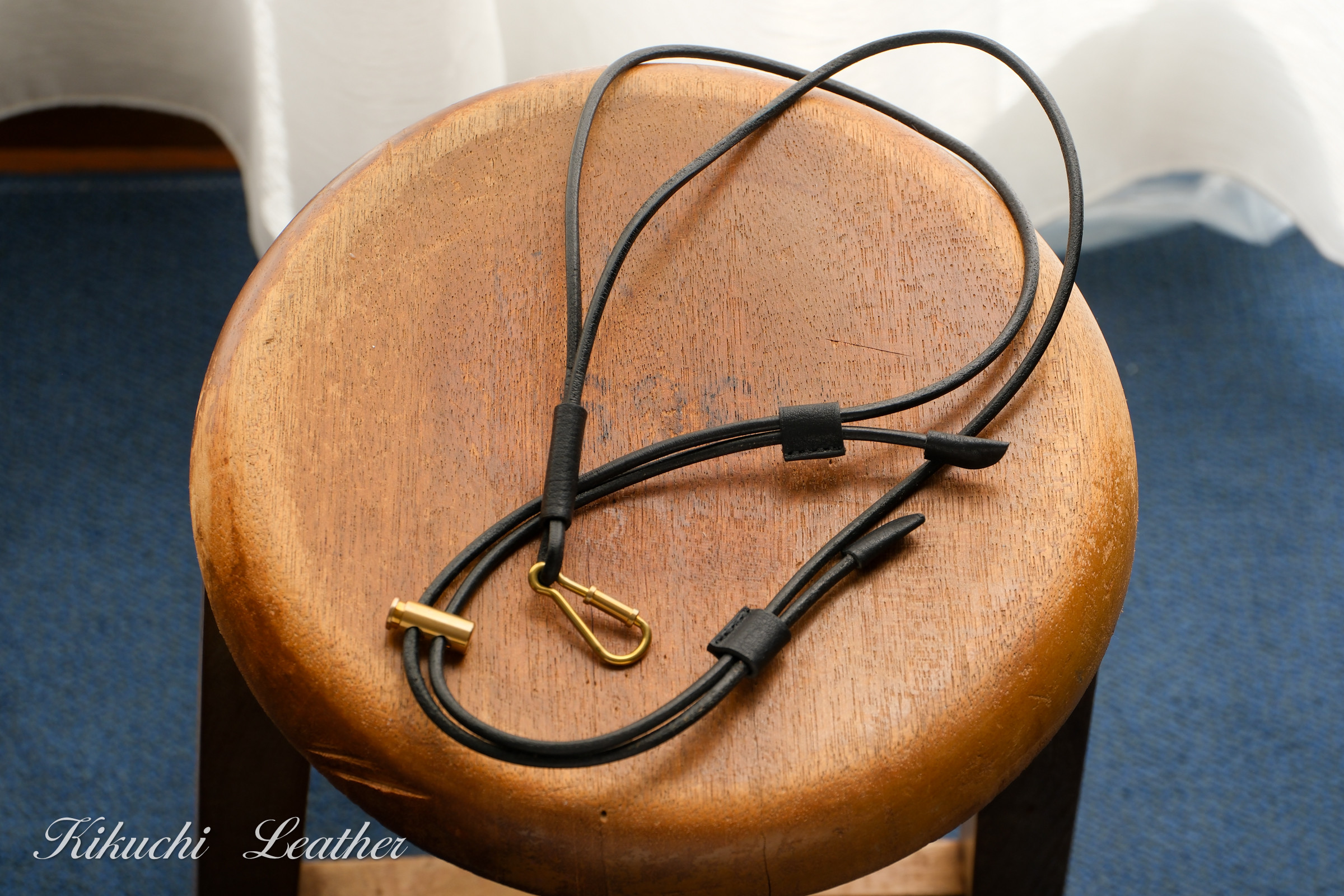 一点もの《Cow Leather》レザースマホショルダーストラップ　LE149