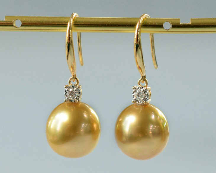 【Lumina】10～11mm天然ゴールデン南洋オーバルパールイヤリング。18Kゴールドフックデザイン。エレガントで多用途に使え