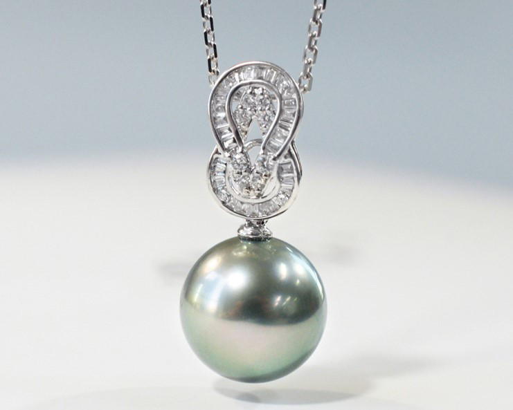 【ルミナ】11-12mm 天然プラチナグレー タヒチ黒蝶真珠ペンダント PT900 プラチナ ダイヤモンド ネックレス 時代を超