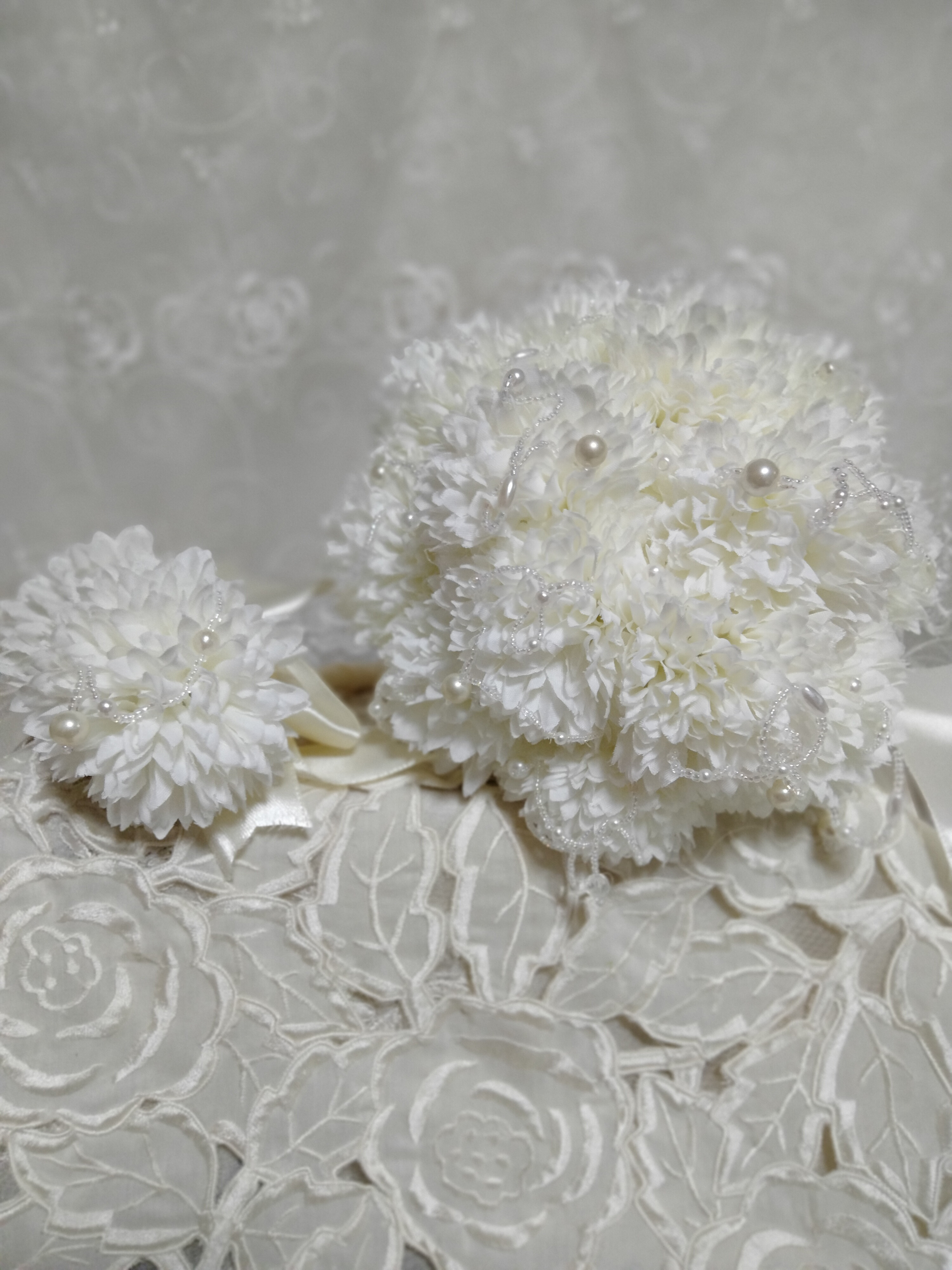 キラキラ大好き！ウェディングブーケ！真っ白の玉紫陽花